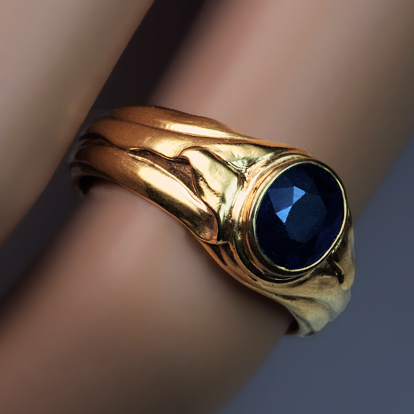 Antique 7 Ct Blue Sapphire Chased Gold Men's Ring - Antique Jewelry | Vintage  Rings | Faberge EggsAntique Jewelry | Vintage Rings | Faberge Eggs