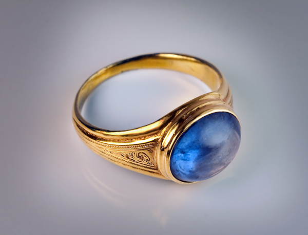 Vintage 18K gold ring with central cabochon sapphire and diamonds, 196 –  Antichità Galliera