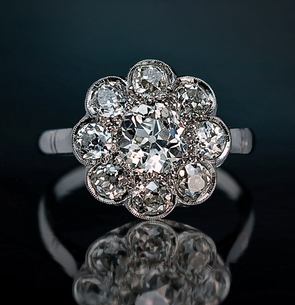 Видео] «[Видео] «Art Deco 1.24 Oval Cut Sapphire & Diamond Dome Engagement  Ring»»