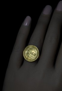 Hellenistic gold finger ring
