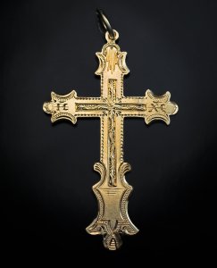 antique 19th century engraved gold cross pendant