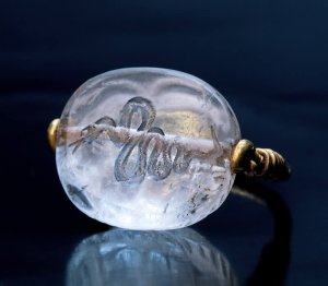 signet rings from antiquity - carved rock crystal and gold ancient signet ring with snake / serpent