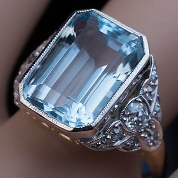 Art Deco vintage aquamarine diamond platinum gold ring
