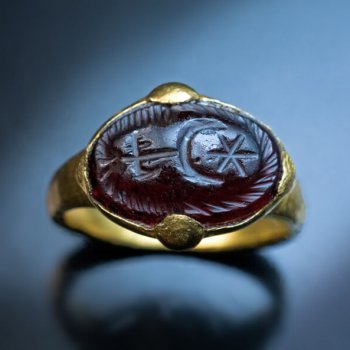 Medieval Byzantine gold and garnet signet ring - antique seal rings