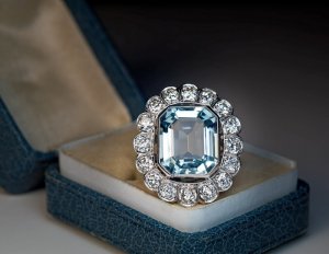 vintage aquamarine and diamond cluster ring