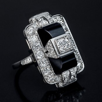 Art Deco onyx and diamond vintage cocktail ring 1920s