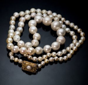 vintage pearl necklace with a gold clasp
