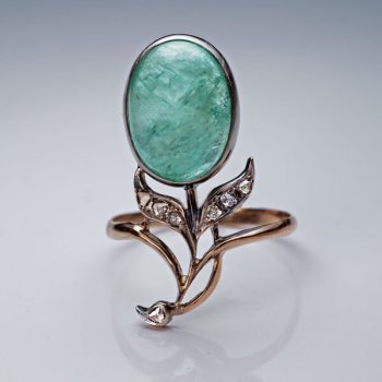 Art Nouveau antique cabochon cut emerald ring