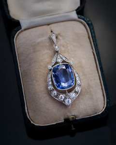 12 ct natural sapphire pendant