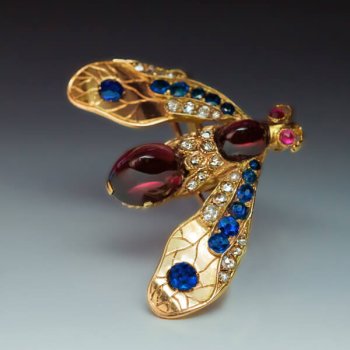 antique insect jewelry - gold sapphire diamond garnet ruby bee brooch