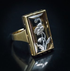 vintage engraved rock crystal gold ring