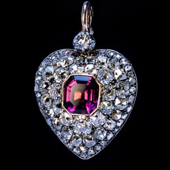 antique heart shaped pendant locket