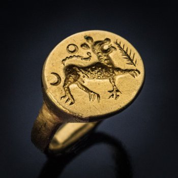 Ancient Roman gold signet ring