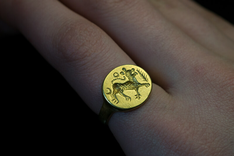 Ancient Roman Gold Ring Intaglio Depicting A Winged God - Brigantia (York)  Ltd