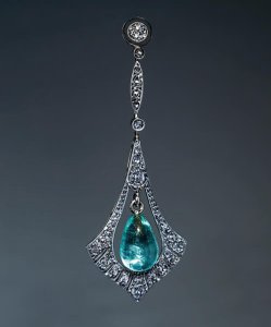 Edwardian jewelry - emerald bead and diamond pendant