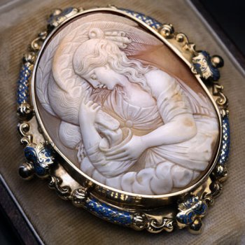 antique shell cameo gold brooch