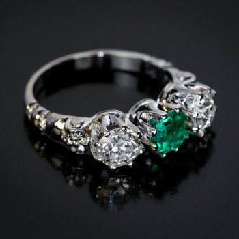 vintage three stone emerald diamond platinum ring