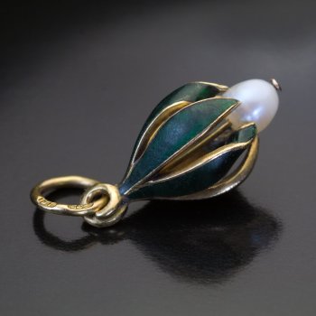 antique Art Nouveau gold enamel pearl flower pendant