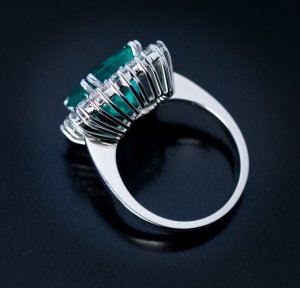 vintage white gold setting