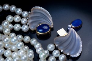 vintage pearl necklace