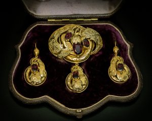 antique Victorian jewelry set in original leather case