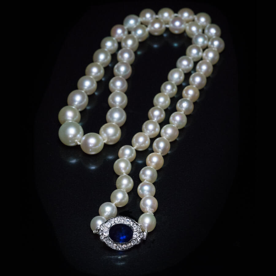 1970s Valentino Pearl Necklace – World of Eccentricity & Charm