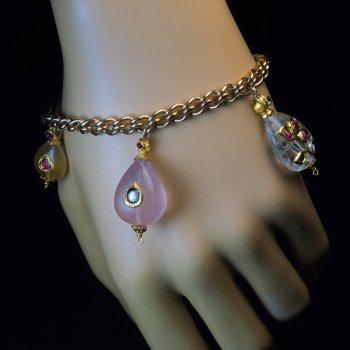 Mughal gemstone and gold charm bracelet