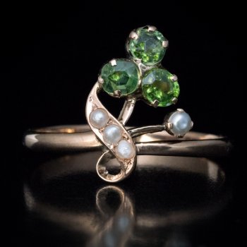 Art Nouveau antique demantoid ring