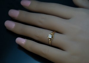 antique Victorian diamond engagement ring
