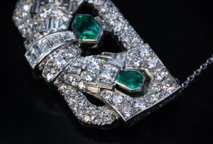 Art Deco 1920s platinum diamond emerald jewelry