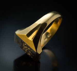 vintage armorial signet ring