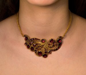 Antique Georgian garnet gold necklace