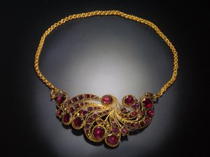 Antique garnet gold necklace