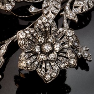 Antique En tremblant Old Mine Cut Diamond Brooch Pin