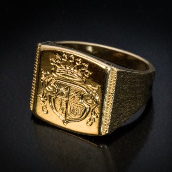 Vintage gold signet ring