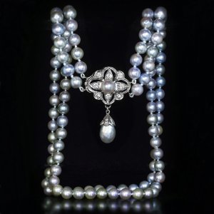 Vintage double strand pearl necklace with diamond clasp