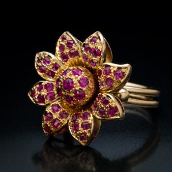 Vintage ruby and gold ring