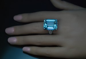 Ring with a large aquamarine