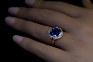 Kashmir sapphire ring