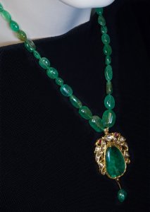 India Mughal Empire jewelry - emerald necklace