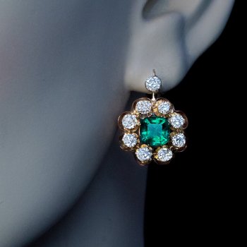 Colombian emerald earrings