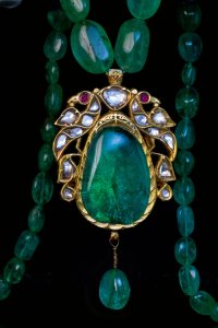 Antique Mughal emerald diamond ruby enamel and gold necklace, circa 18th - early 19th century, India, the Mughal Empire