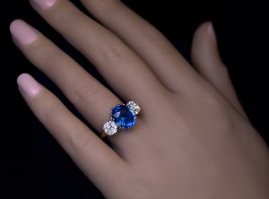 Vintage Ceylon sapphire engagement three stone ring