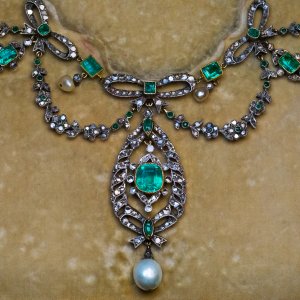 1900s Antique Garland Style Emerald Diamond Pearl Necklace