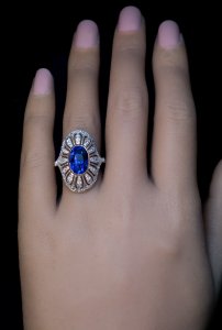 Vintage natural Ceylon sapphire ring