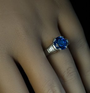 Ceylon sapphire ring