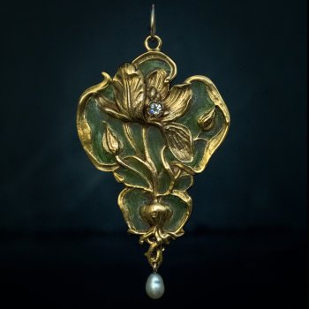 Antique Art Nouveau gold and enamel pendant c. 1900