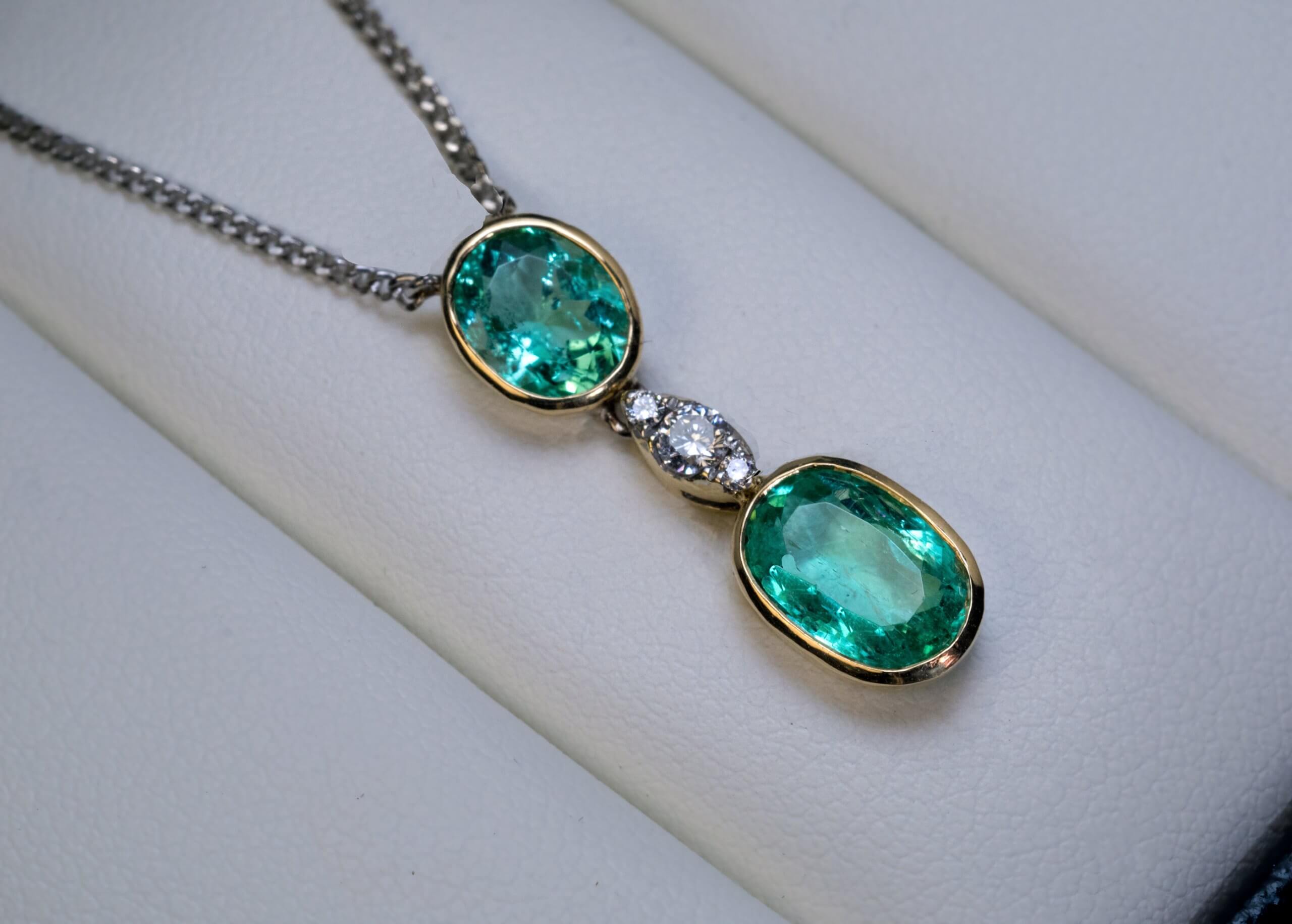 Green Cat's Eye Jewelry Set European and American Vintage Emerald Necklace  Titanium Steel 18K Gold Blade Chain Vacuum Electroplating Nbe0118 - China  Necklace and Jewelry Necklace price | Made-in-China.com