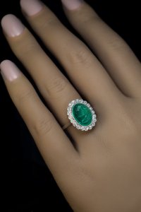 Cabochon emerald vintage ring