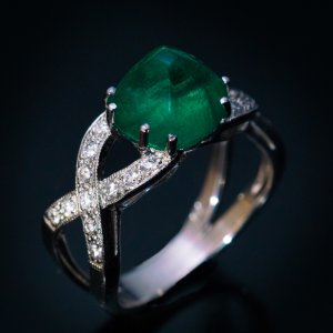 Sugarloaf cabochon emerald ring